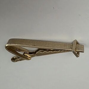 Elegant Gold Tie Clip